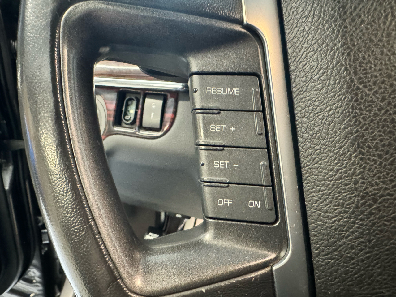 Lincoln MKS 4dr Sdn 3.5L AWD w/EcoBoost 2011