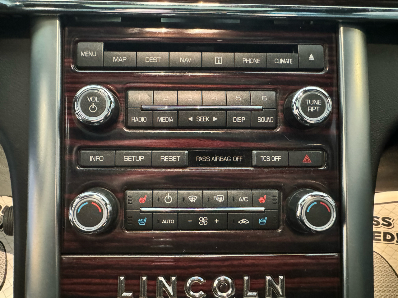 Lincoln MKS 4dr Sdn 3.5L AWD w/EcoBoost 2011