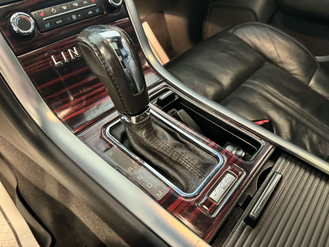 Lincoln MKS 4dr Sdn 3.5L AWD w/EcoBoost 2011