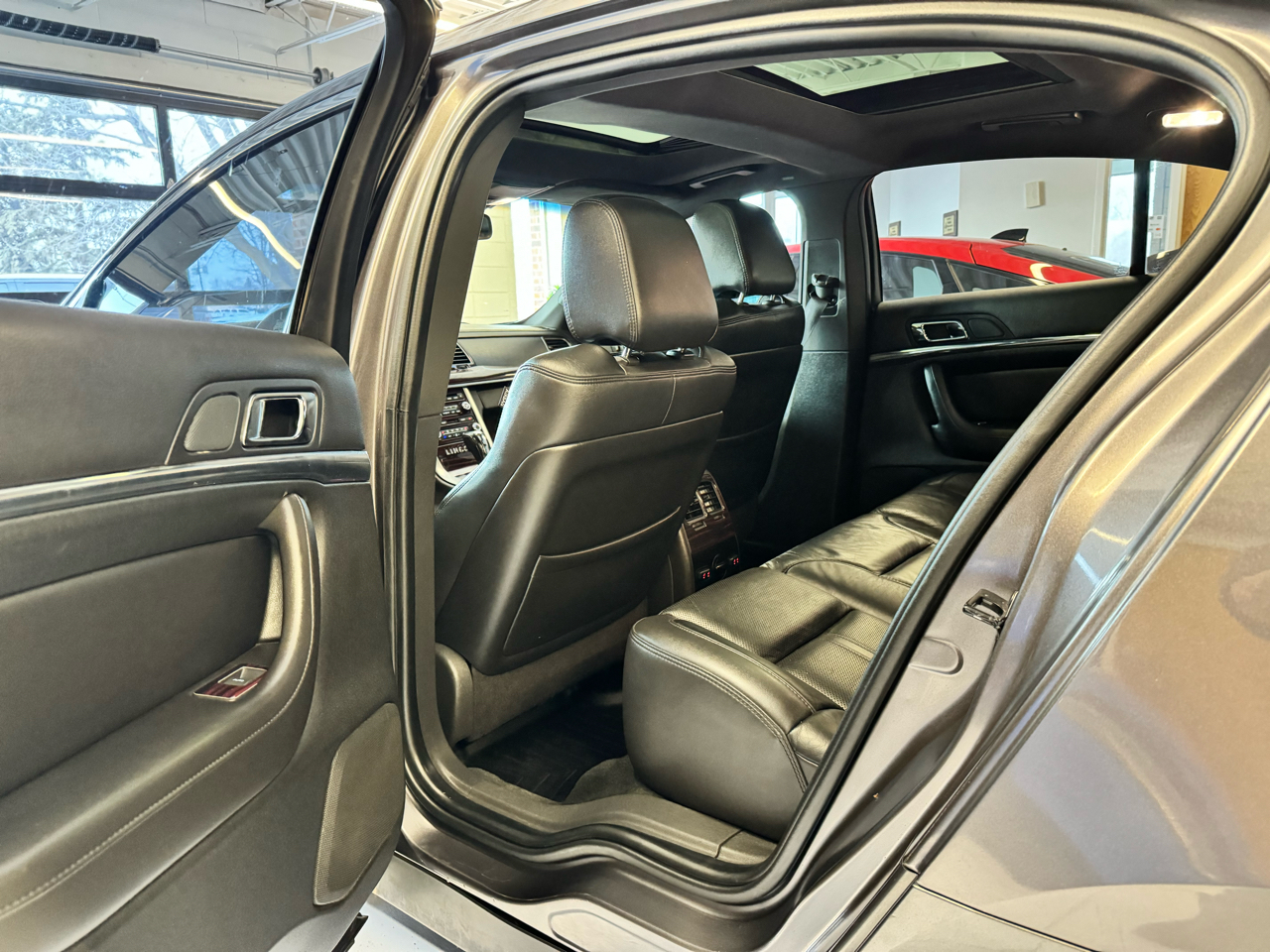 Lincoln MKS 4dr Sdn 3.5L AWD w/EcoBoost 2011