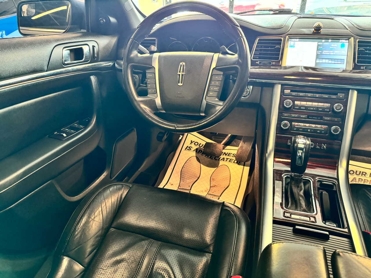 Lincoln MKS 4dr Sdn 3.5L AWD w/EcoBoost 2011