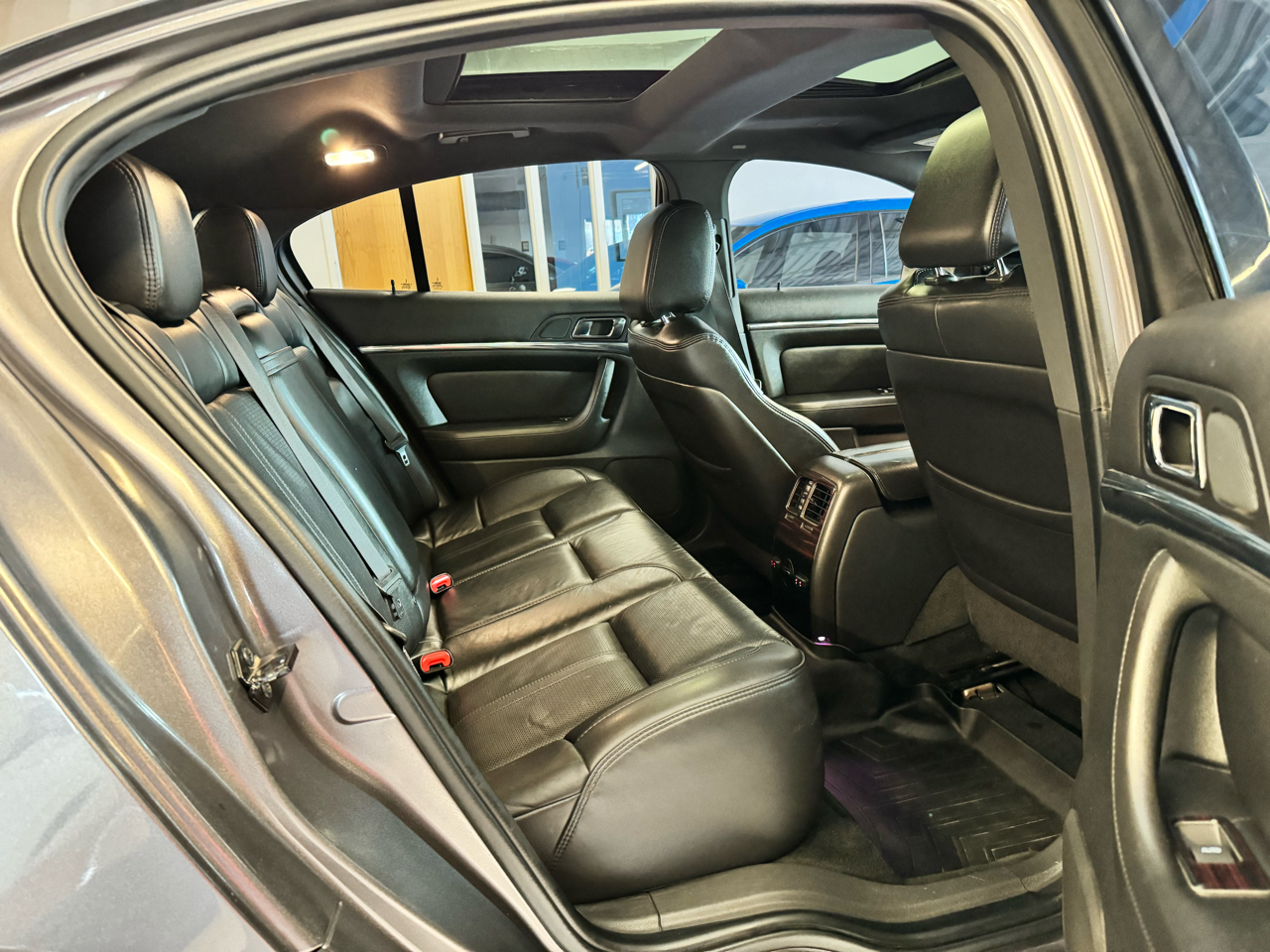 Lincoln MKS 4dr Sdn 3.5L AWD w/EcoBoost 2011