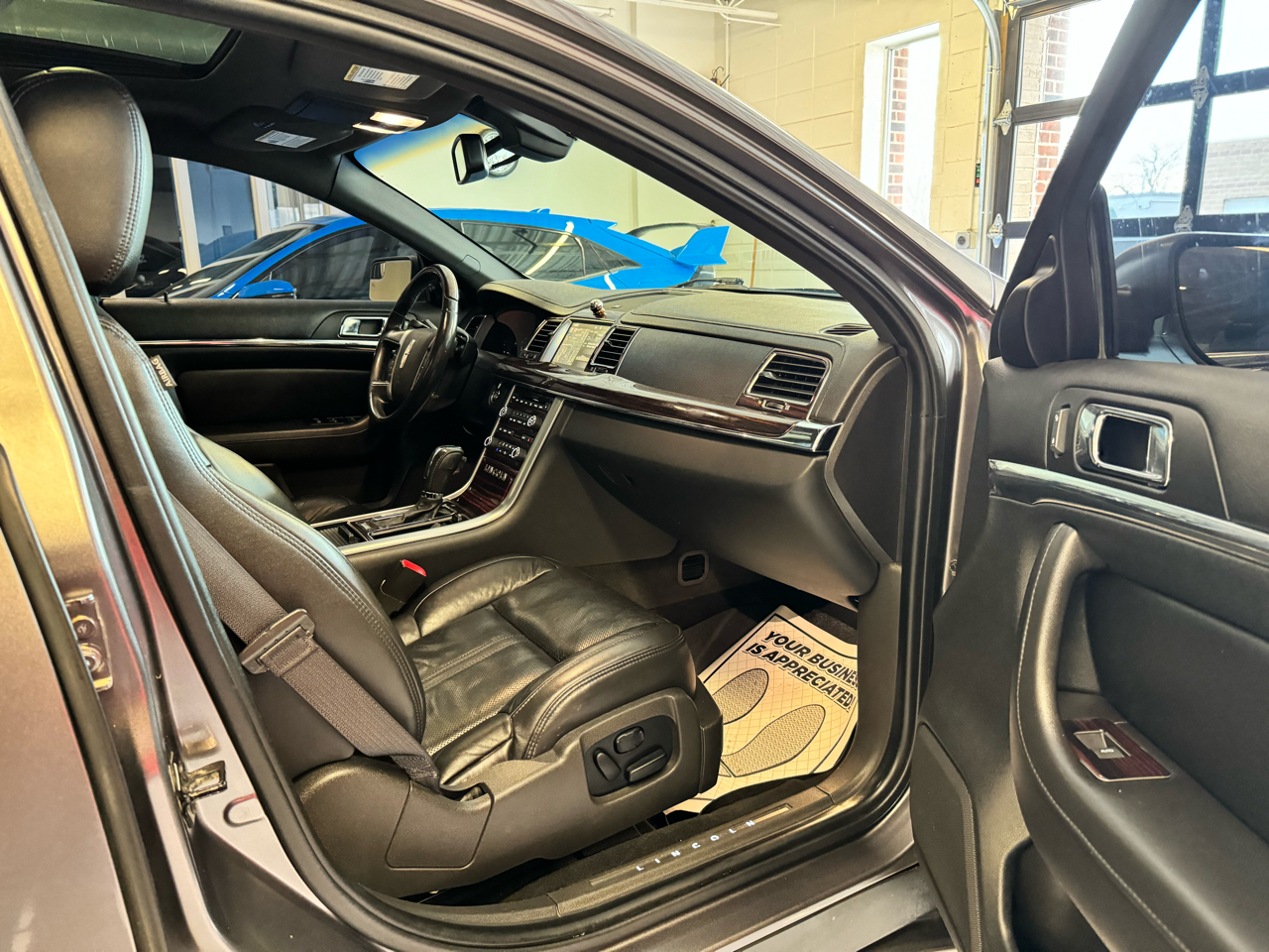 Lincoln MKS 4dr Sdn 3.5L AWD w/EcoBoost 2011