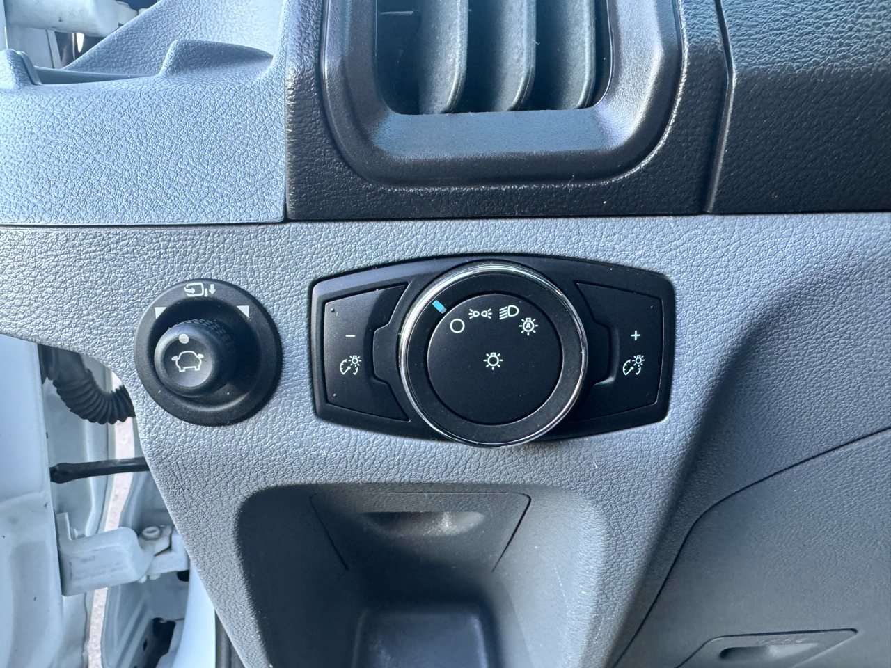 Ford Transit Van T-150 130" Low Rf 8600 GVWR Swing-Out RH Dr 2019