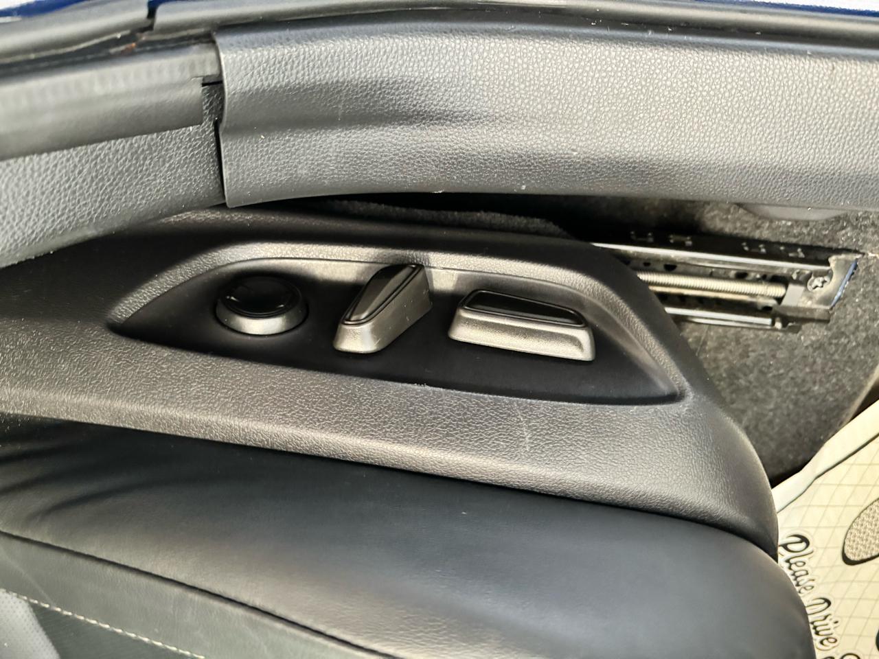 Toyota Prius Limited AWD (Natl) 2024