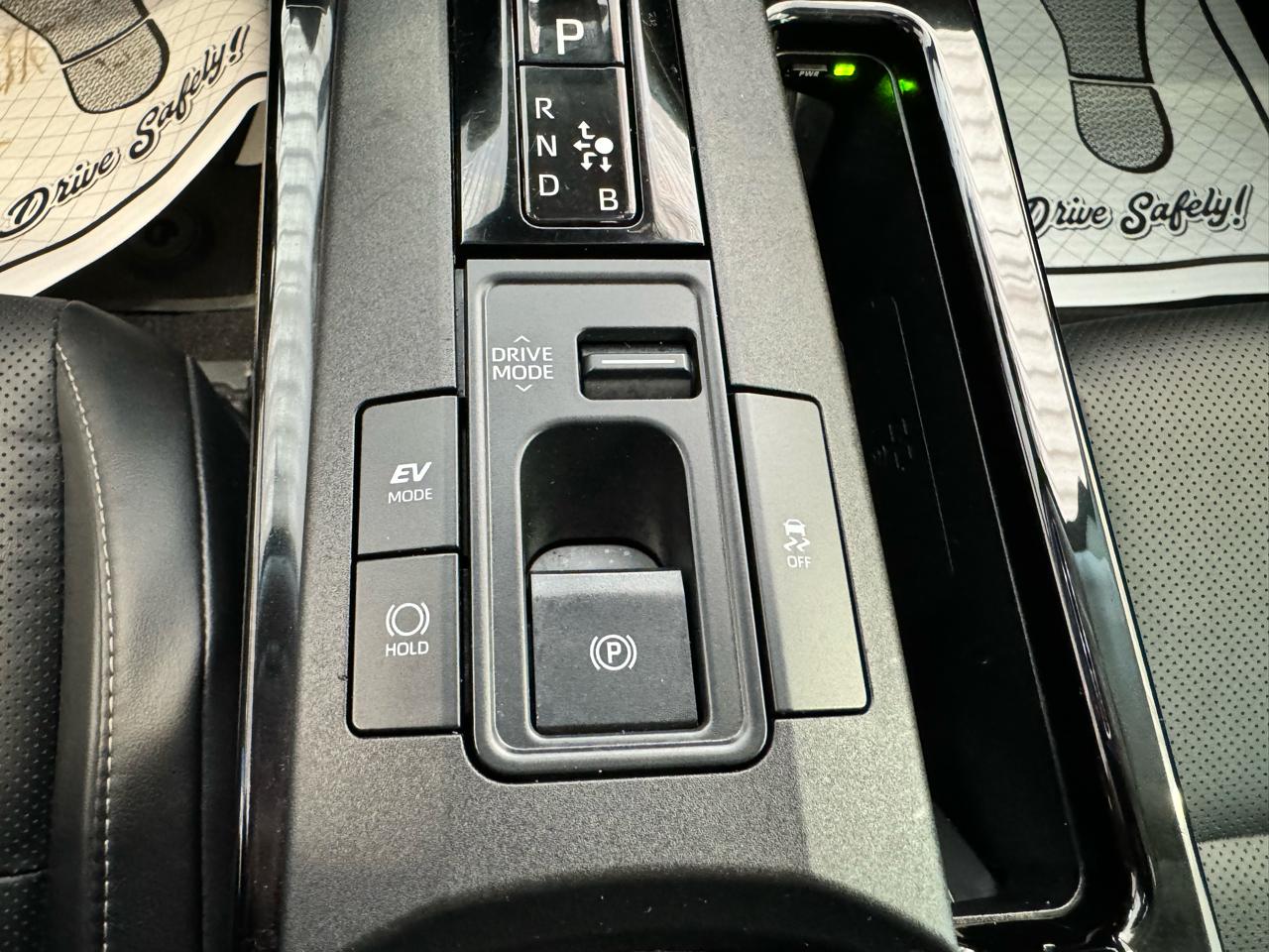 Toyota Prius Limited AWD (Natl) 2024