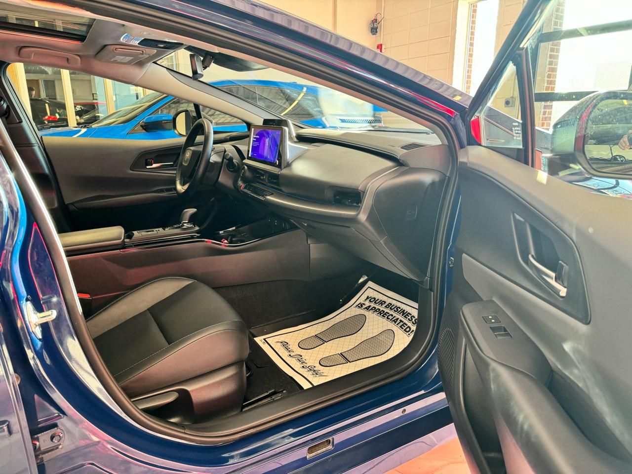 Toyota Prius Limited AWD (Natl) 2024