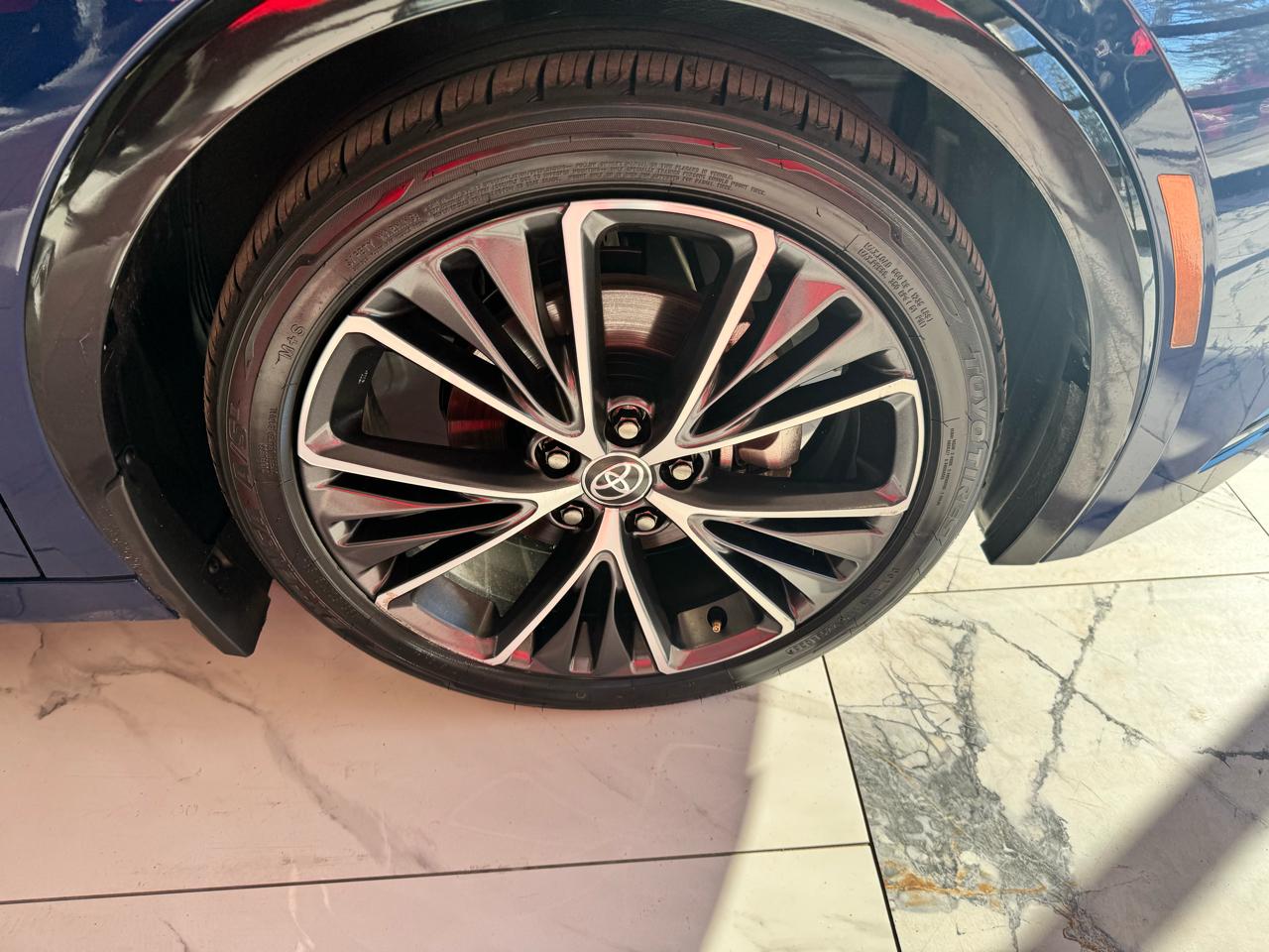 Toyota Prius Limited AWD (Natl) 2024