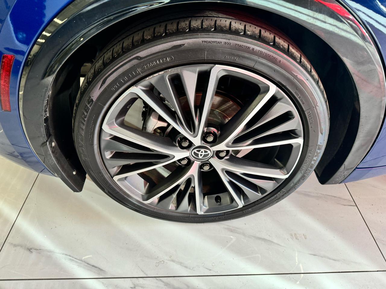 Toyota Prius Limited AWD (Natl) 2024