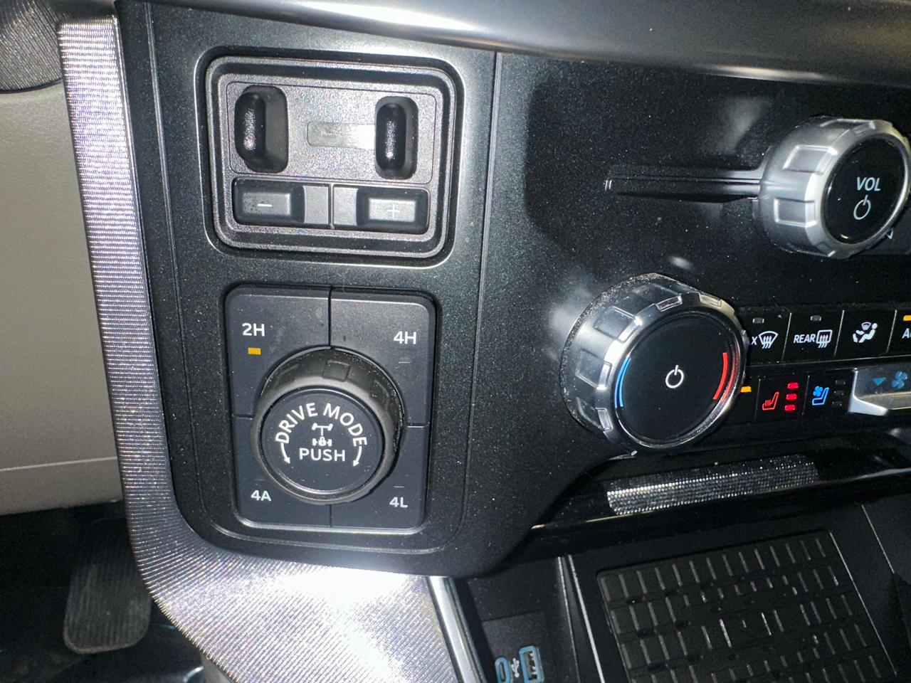 Ford F-150 4WD SuperCrew 145" Platinum 2024