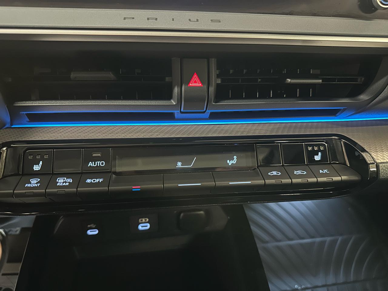 Toyota Prius XLE 5D Hatchback 2023