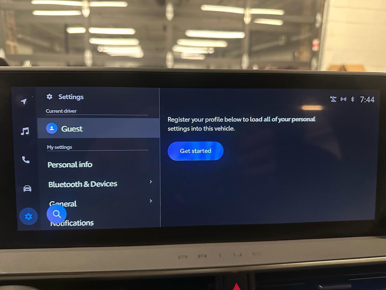 Toyota Prius XLE 5D Hatchback 2023