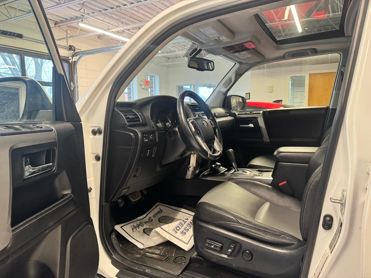 Toyota 4Runner 4WD 4dr V6 Trail Premium (Natl) 2014