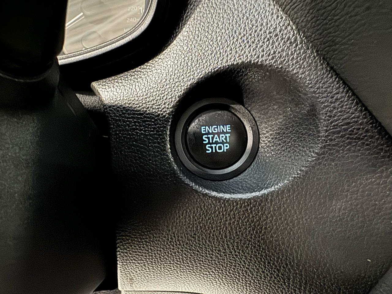 Toyota Corolla Cross LE 4WD (Natl) 2025