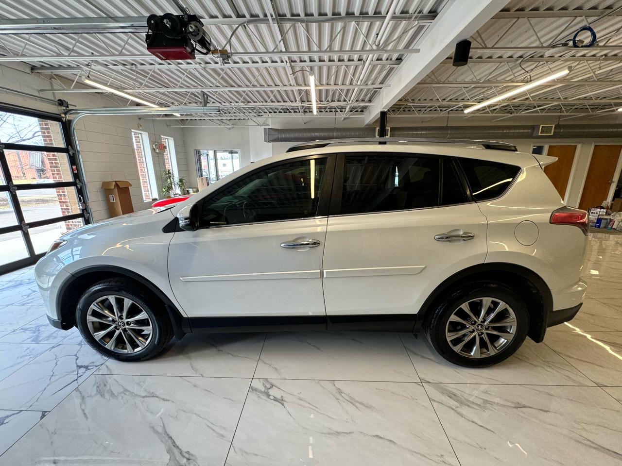 Toyota RAV4 Limited FWD (Natl) 2017