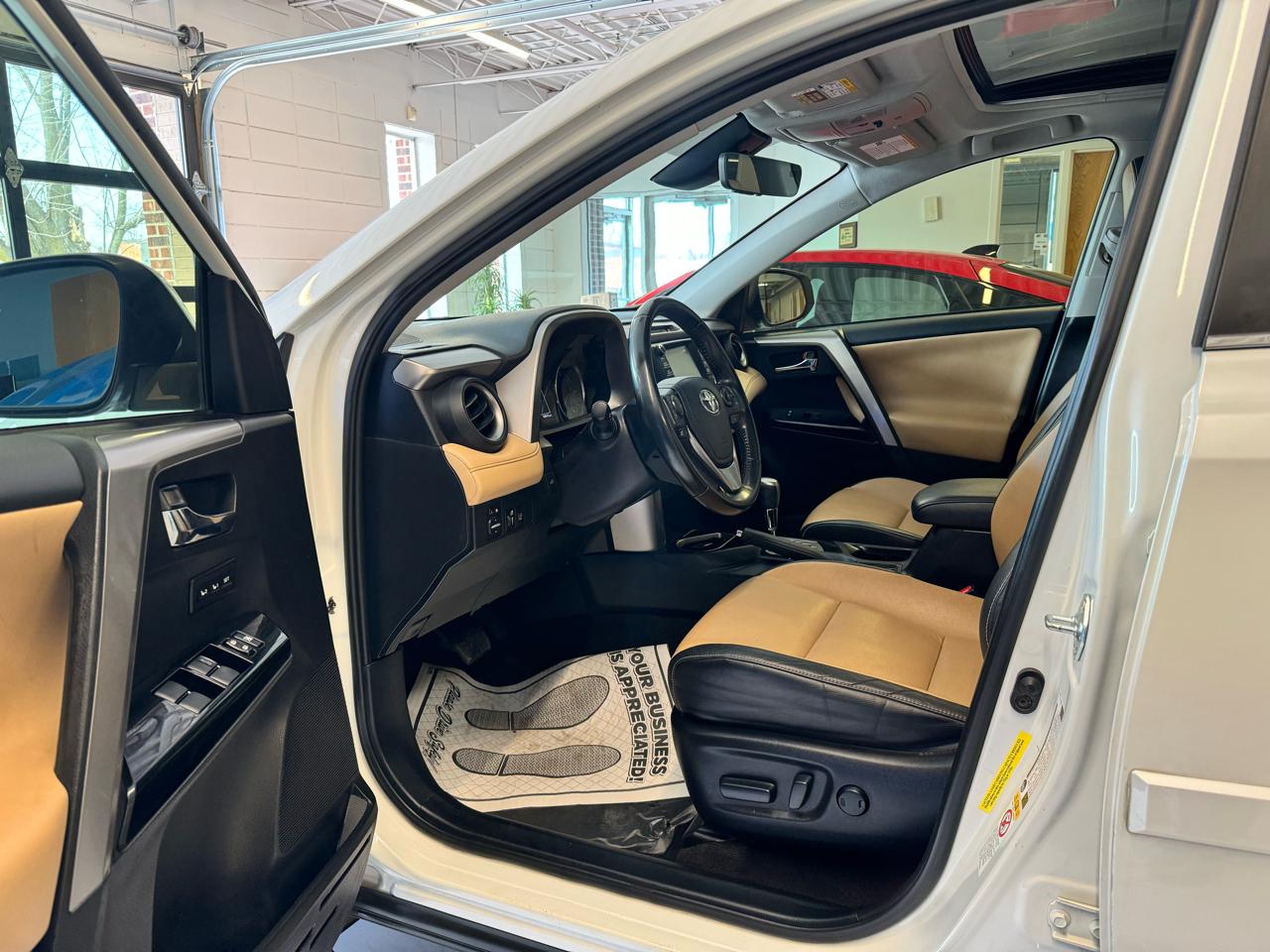 Toyota RAV4 Limited FWD (Natl) 2017