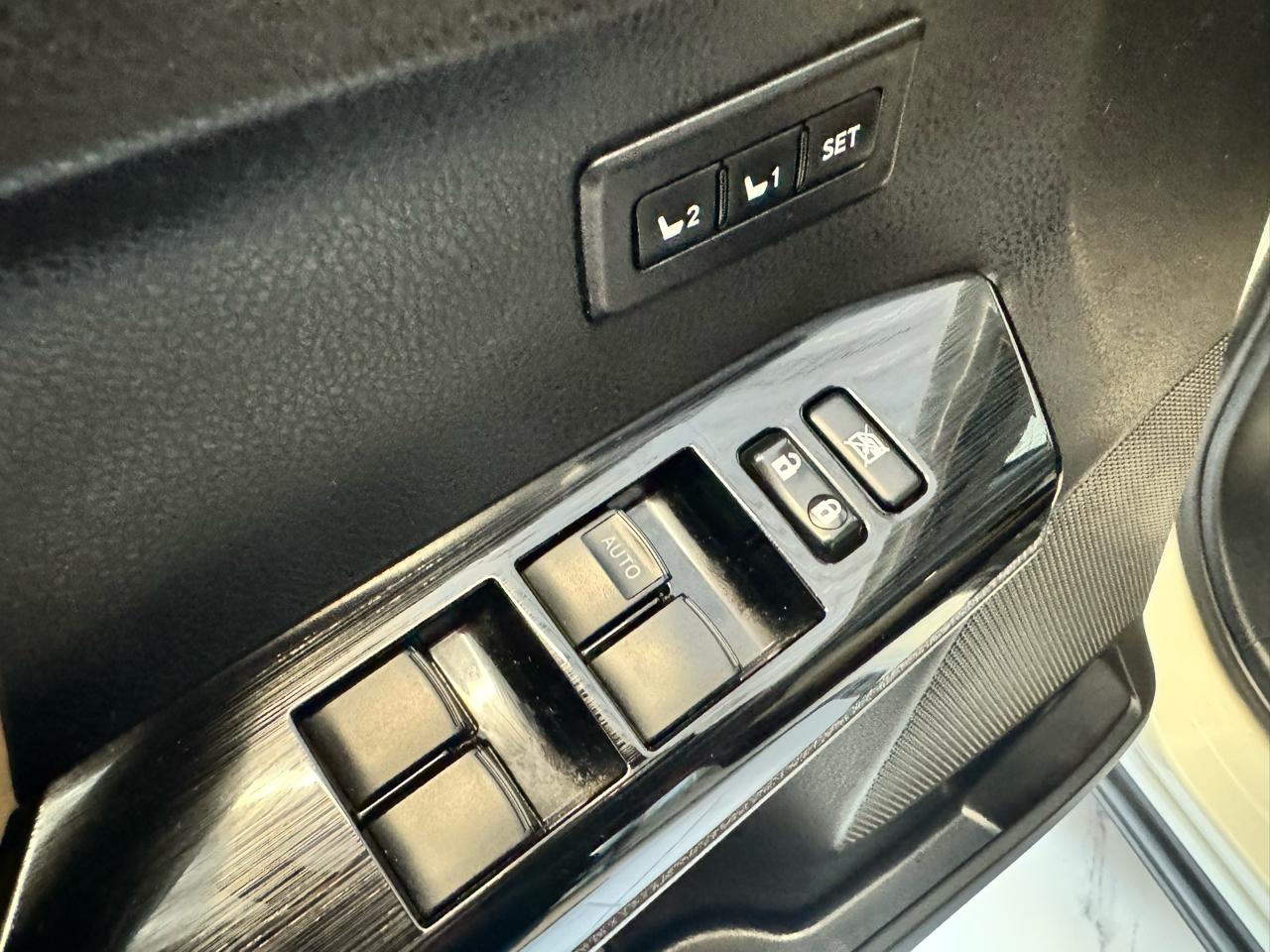 Toyota RAV4 Limited FWD (Natl) 2017