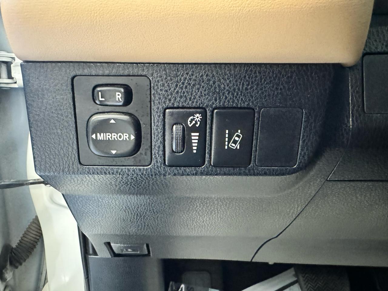 Toyota RAV4 Limited FWD (Natl) 2017