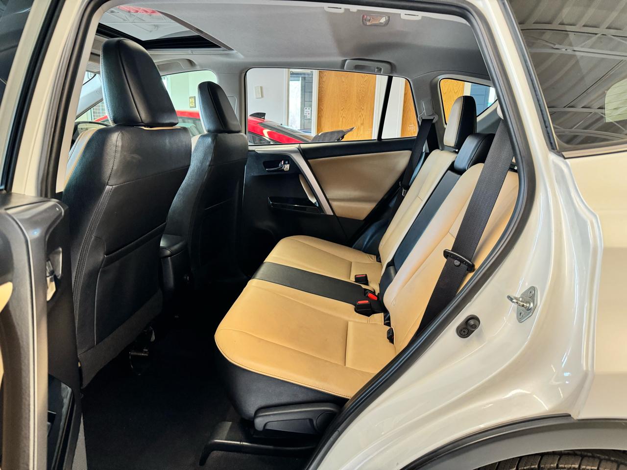 Toyota RAV4 Limited FWD (Natl) 2017