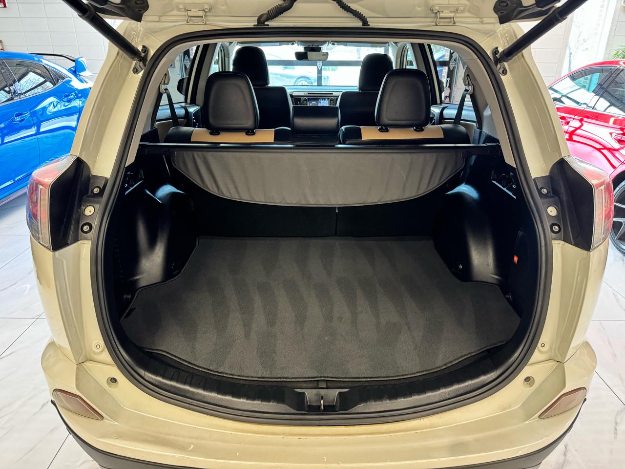 Toyota RAV4 Limited FWD (Natl) 2017