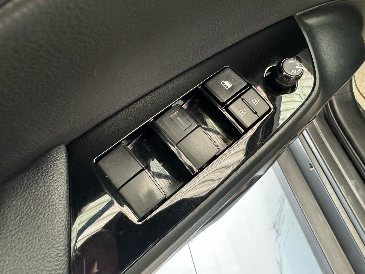 Toyota Prius Prime Limited (Natl) 2021