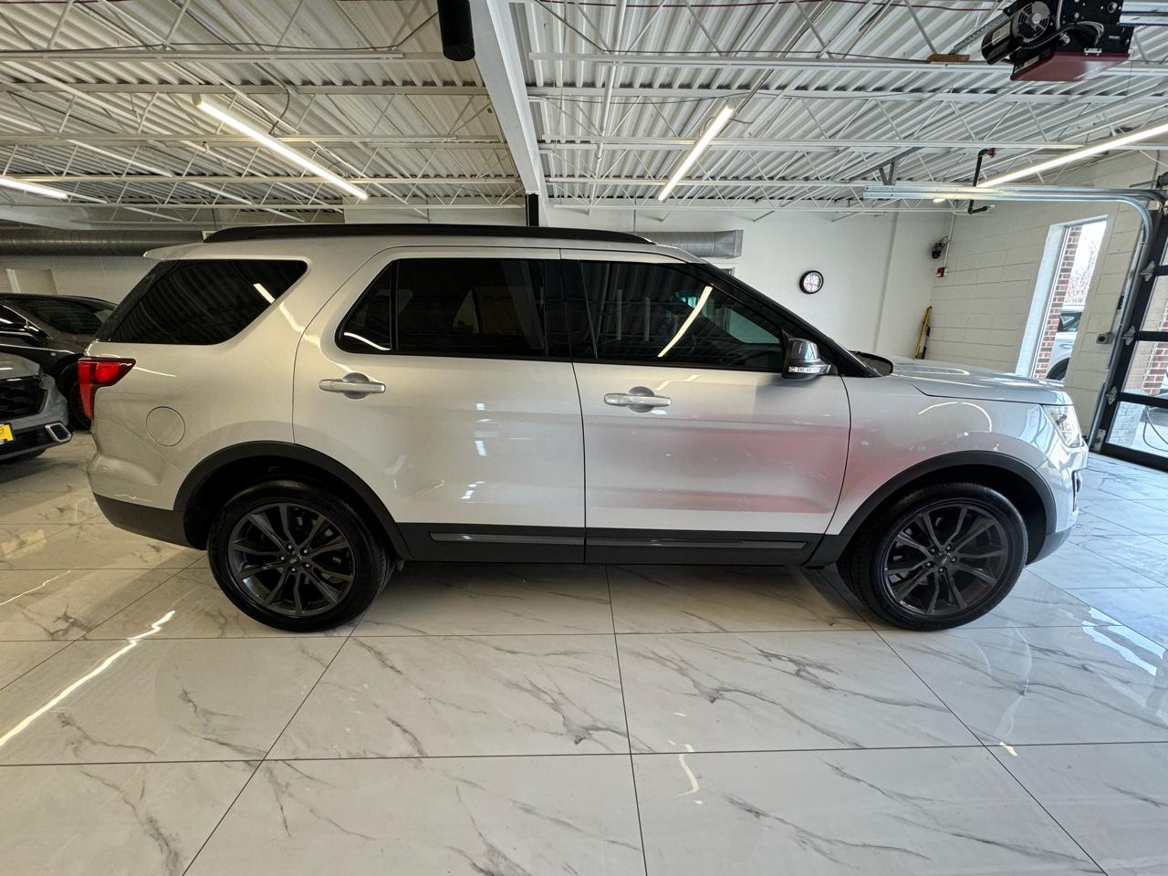 Ford Explorer 4dr XLT 4WD 2017