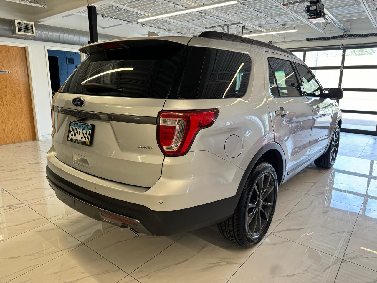 Ford Explorer 4dr XLT 4WD 2017