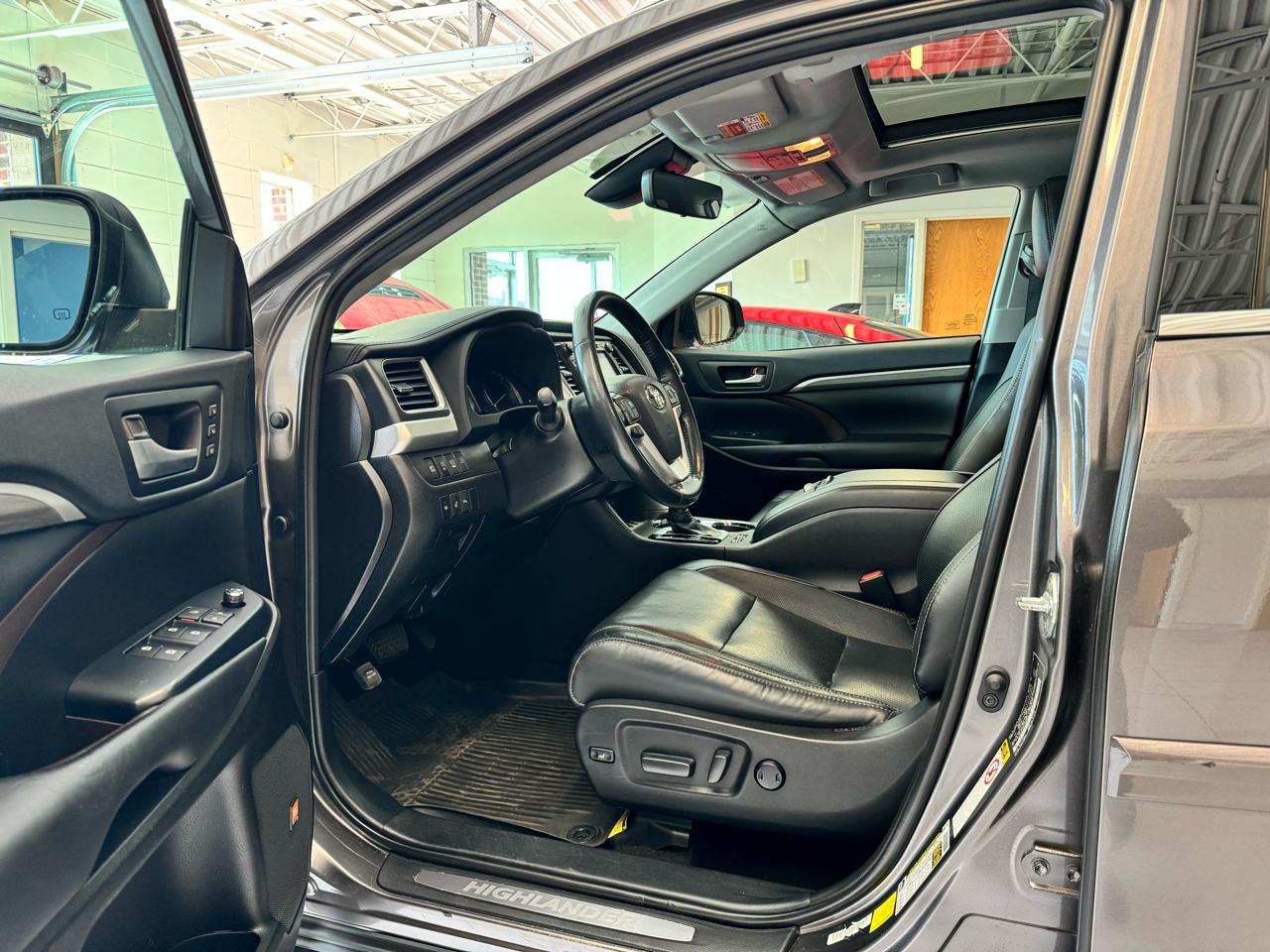 Toyota Highlander Limited V6 AWD (Natl) 2019