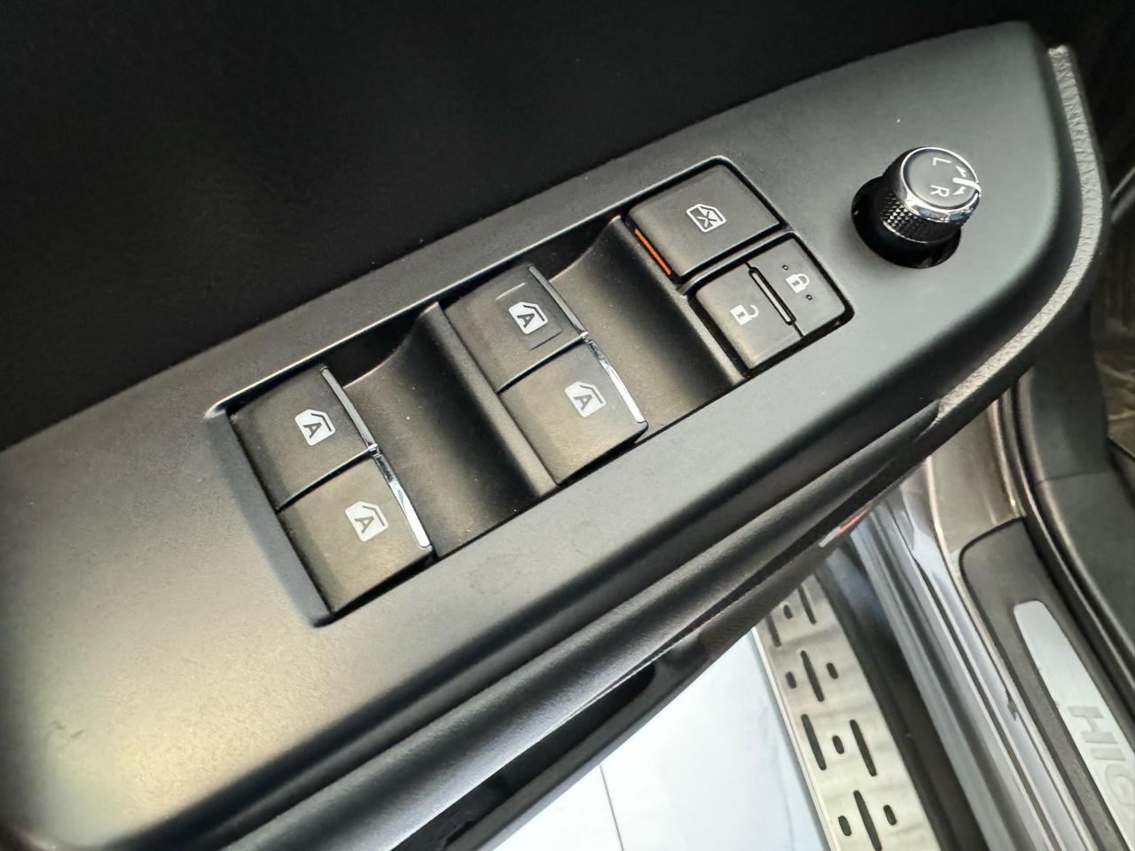 Toyota Highlander Limited V6 AWD (Natl) 2019