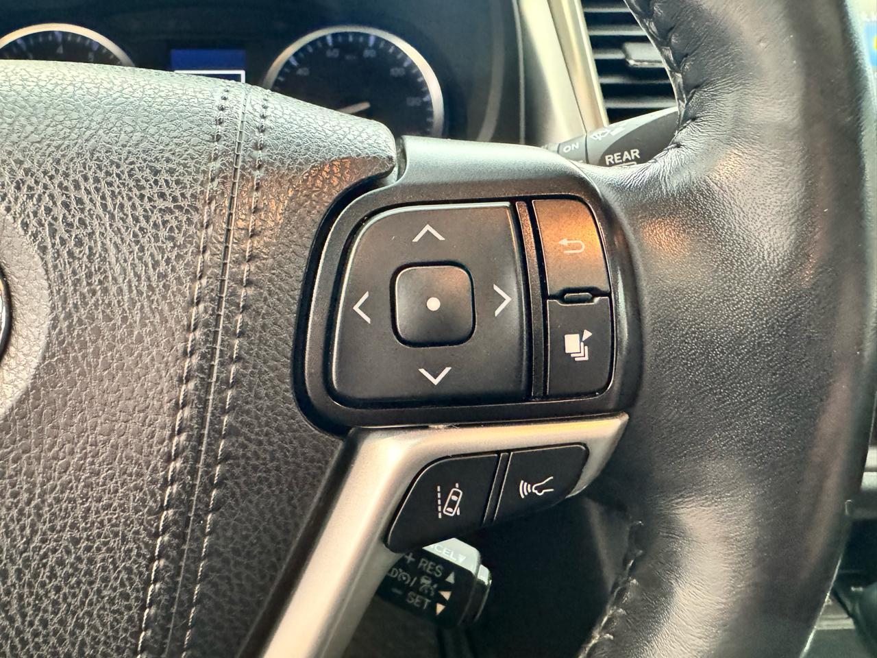 Toyota Highlander Limited V6 AWD (Natl) 2019