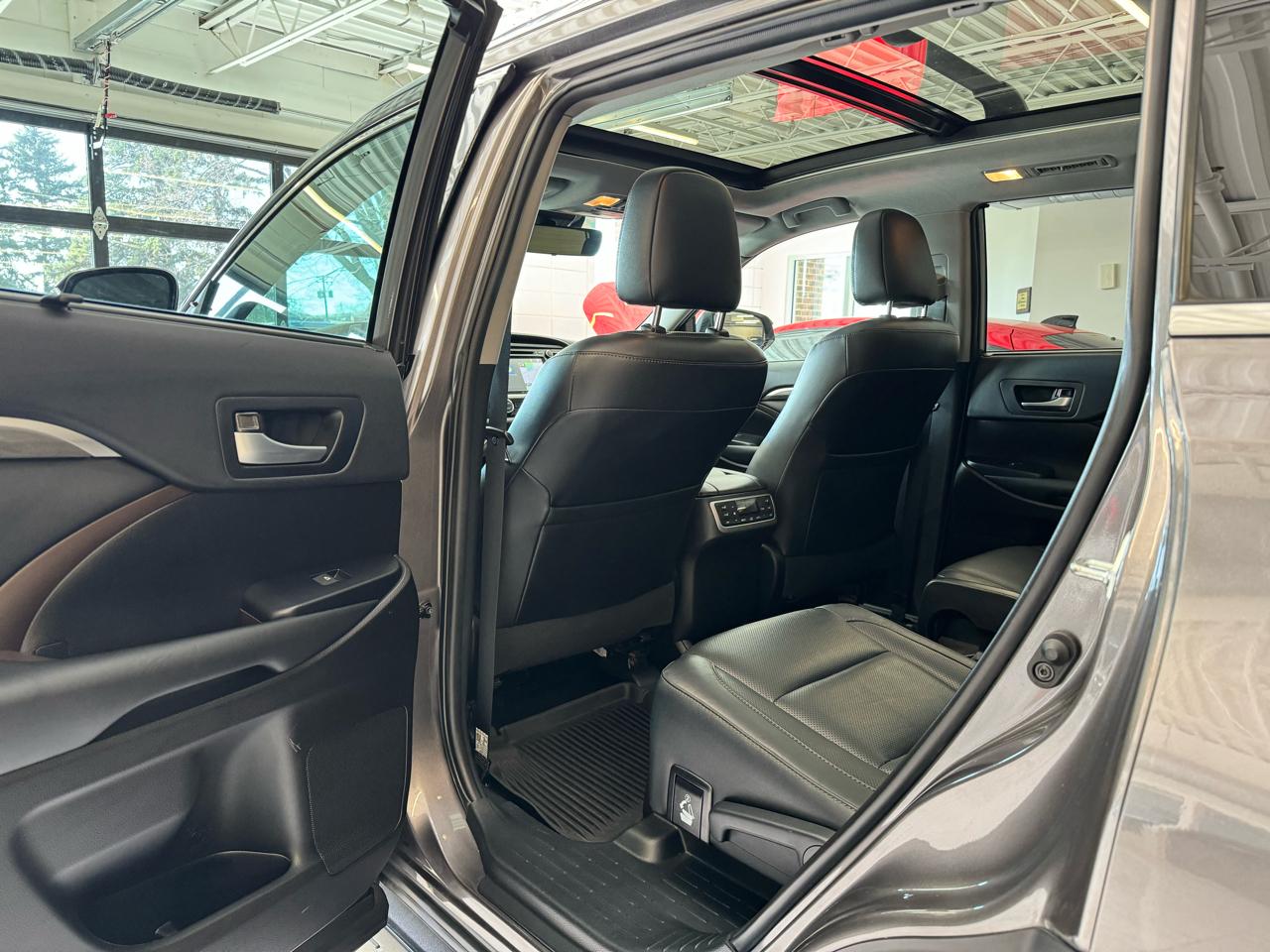 Toyota Highlander Limited V6 AWD (Natl) 2019