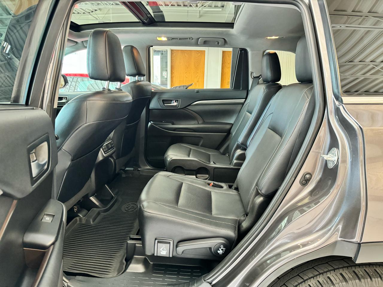 Toyota Highlander Limited V6 AWD (Natl) 2019