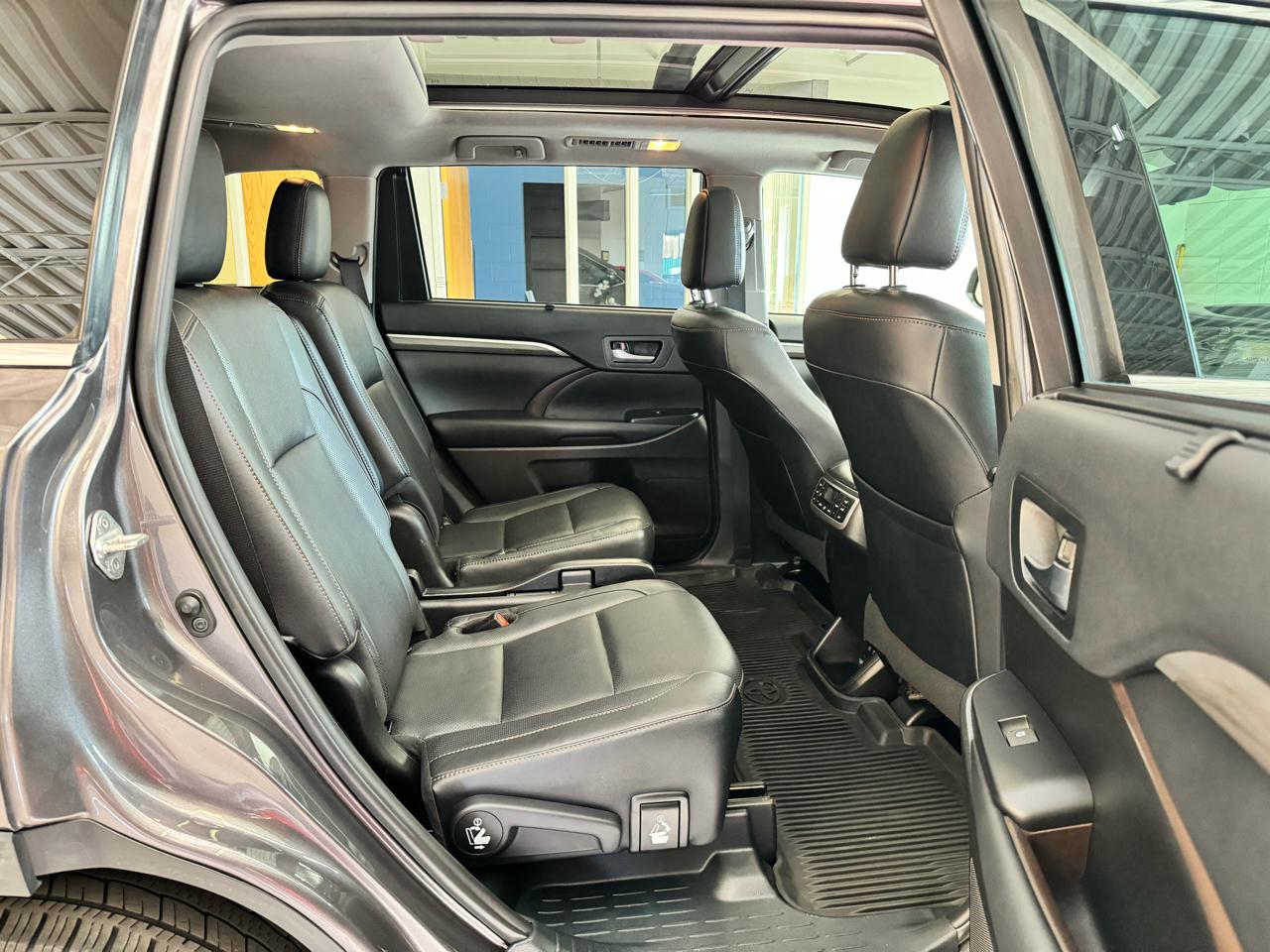 Toyota Highlander Limited V6 AWD (Natl) 2019