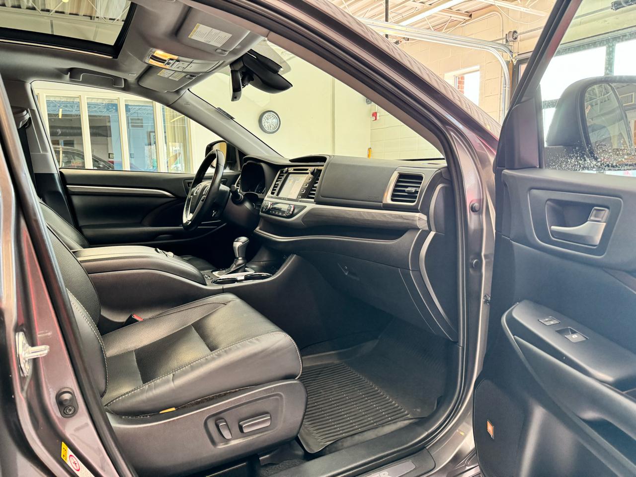 Toyota Highlander Limited V6 AWD (Natl) 2019