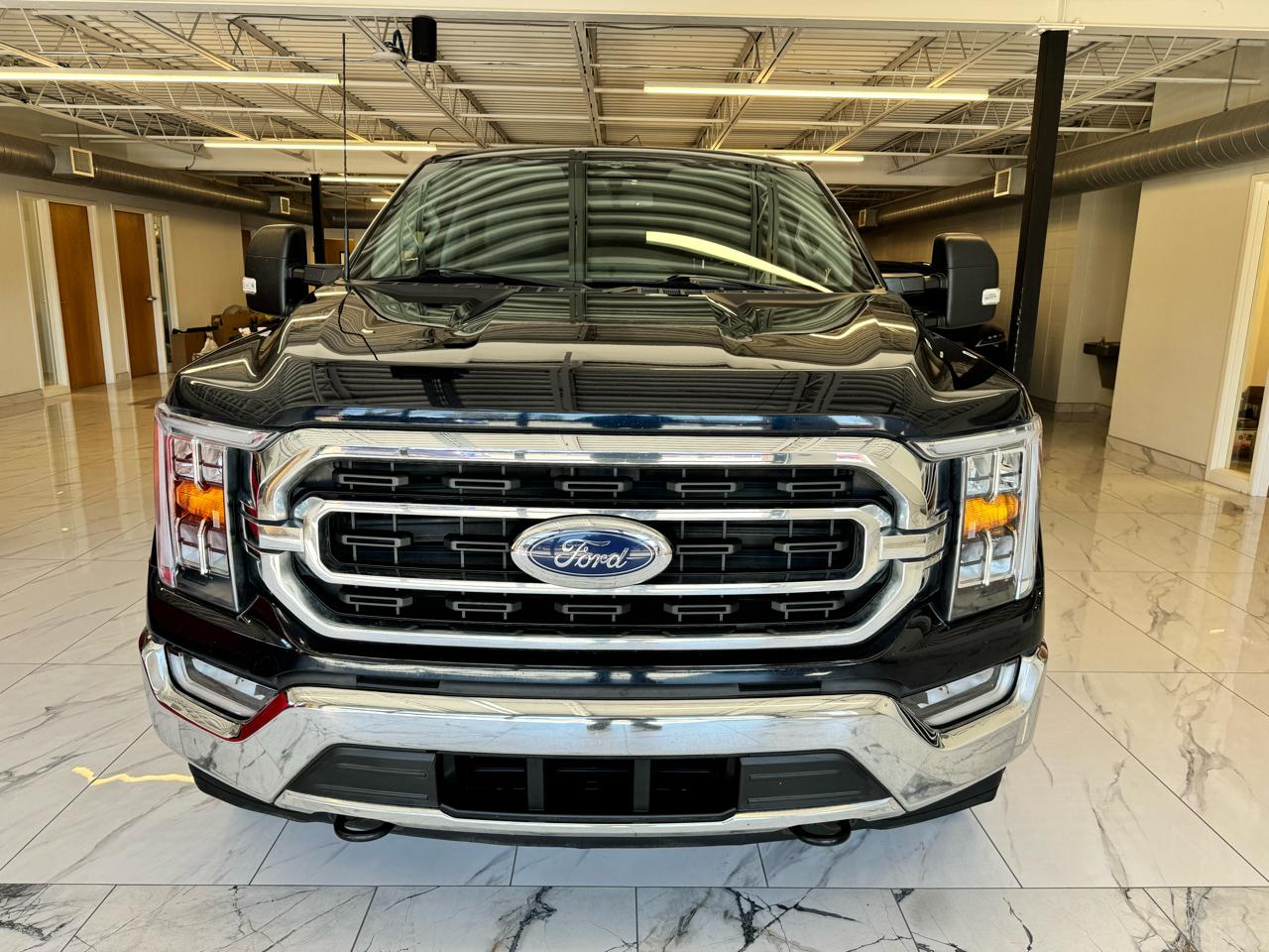 Ford F-150 4WD SuperCrew 150" XLT 2023