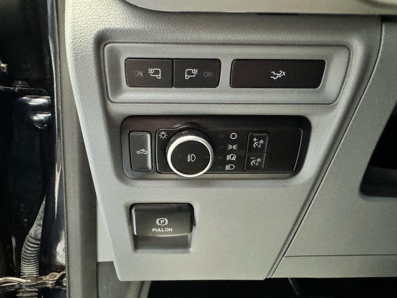 Ford F-150 4WD SuperCrew 150" XLT 2023