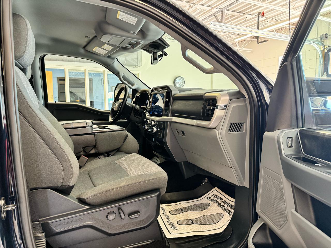 Ford F-150 4WD SuperCrew 150" XLT 2023