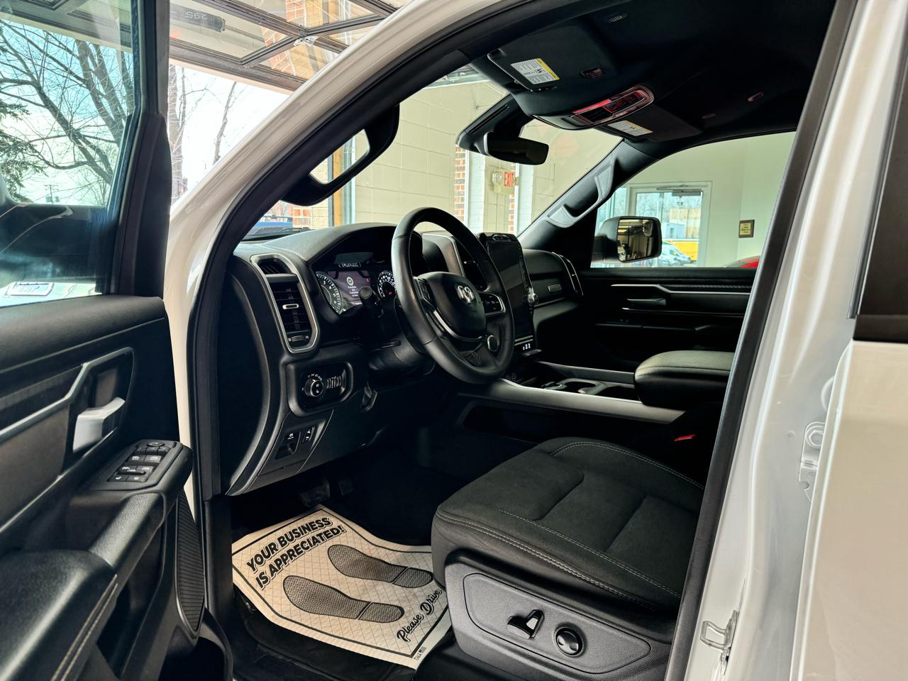 RAM 1500 Big Horn 4x4 Crew Cab 5'7" Box 2025