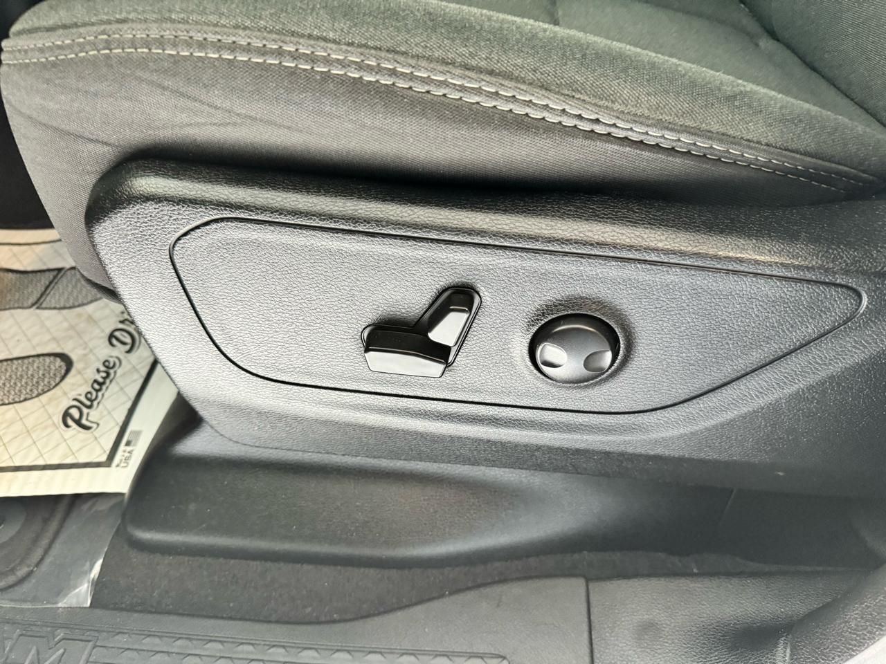 RAM 1500 Big Horn 4x4 Crew Cab 5'7" Box 2025