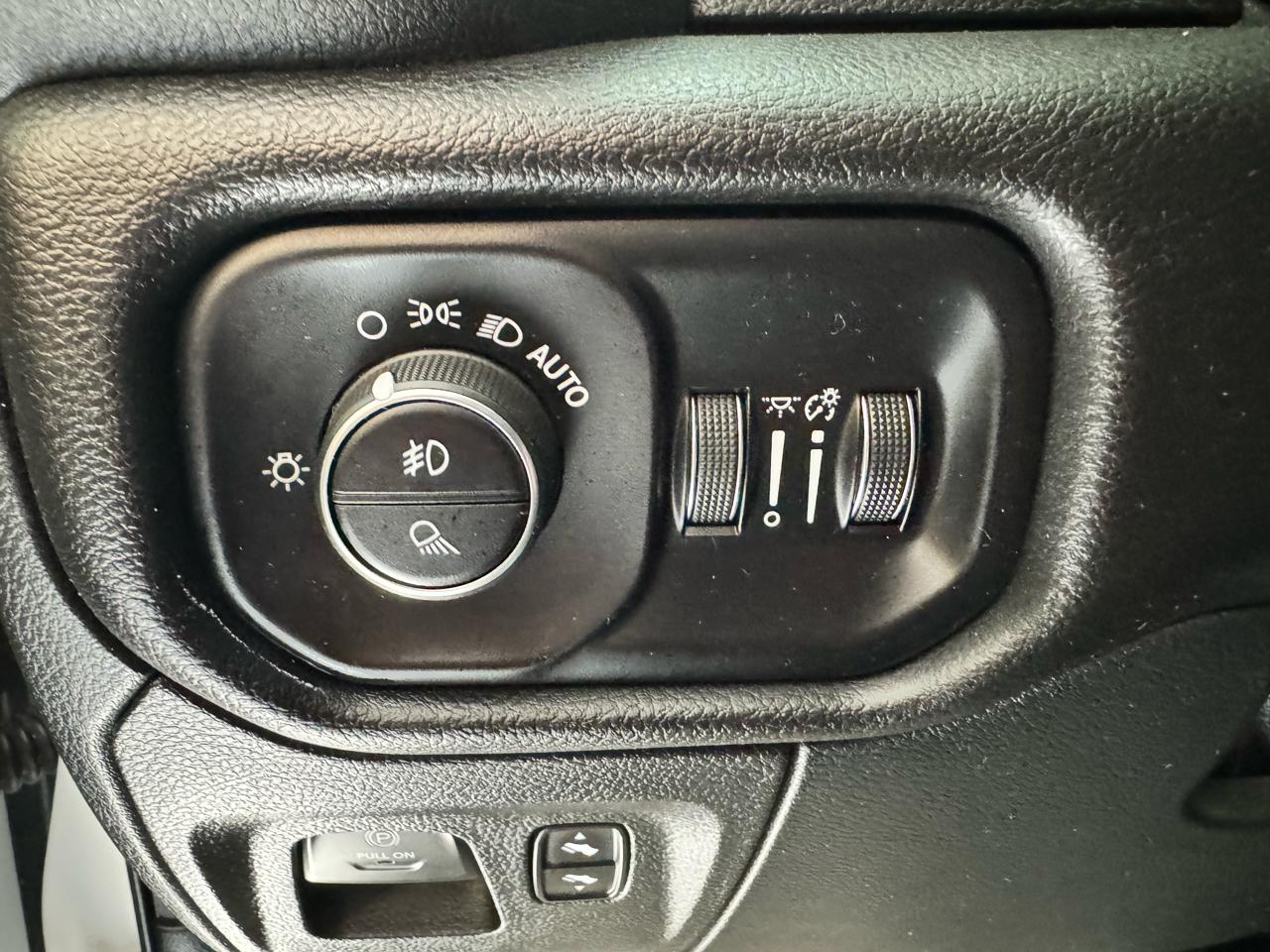 RAM 1500 Big Horn 4x4 Crew Cab 5'7" Box 2025