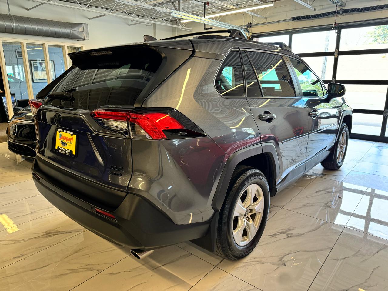 Toyota RAV4 XLE AWD (Natl) 2021