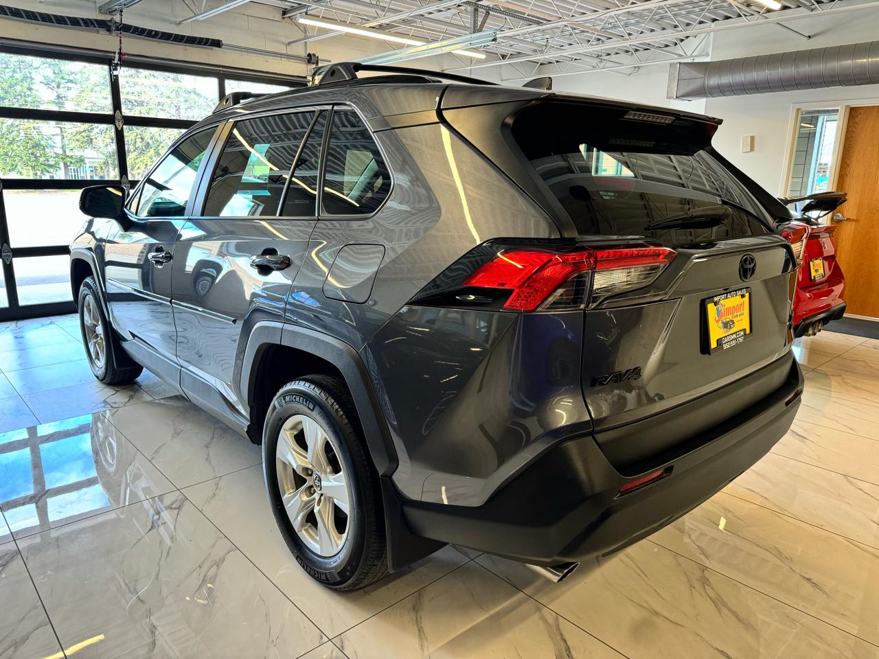 Toyota RAV4 XLE AWD (Natl) 2021