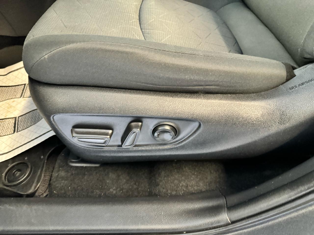 Toyota RAV4 XLE AWD (Natl) 2021