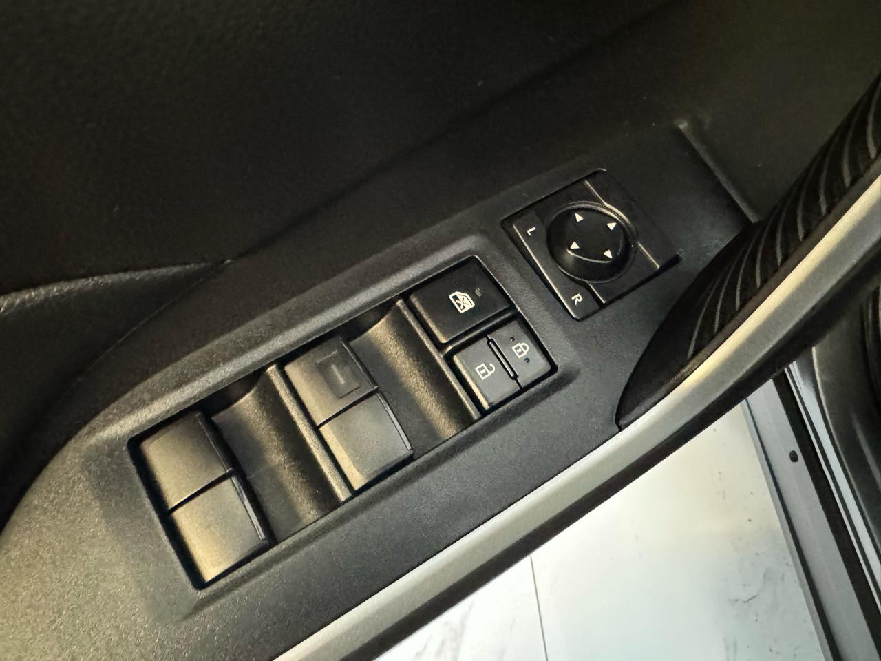 Toyota RAV4 XLE AWD (Natl) 2021