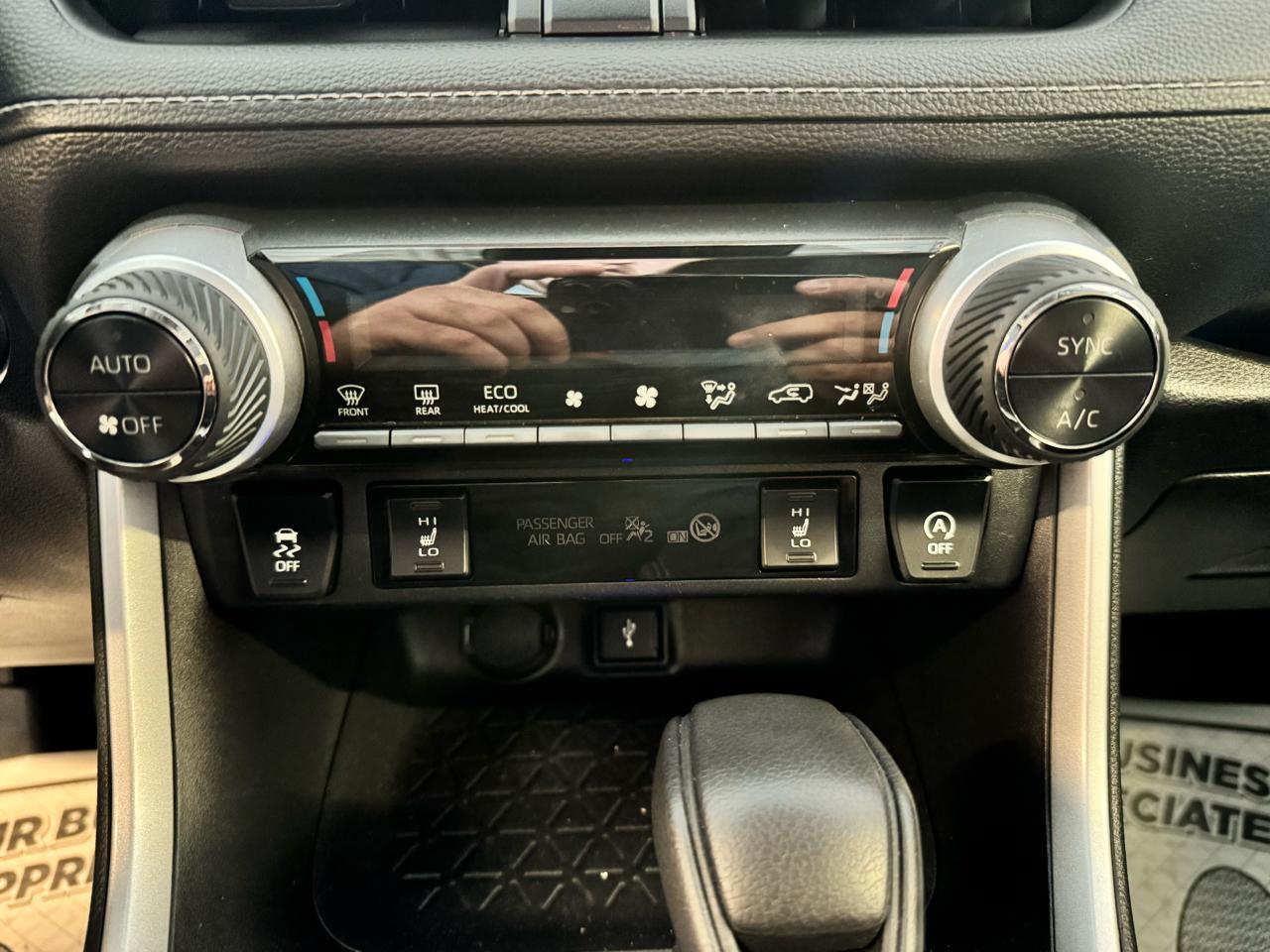 Toyota RAV4 XLE AWD (Natl) 2021