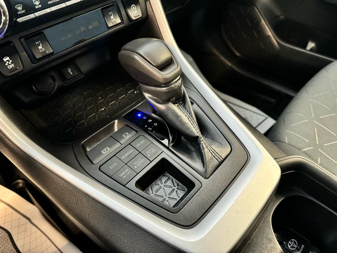 Toyota RAV4 XLE AWD (Natl) 2021