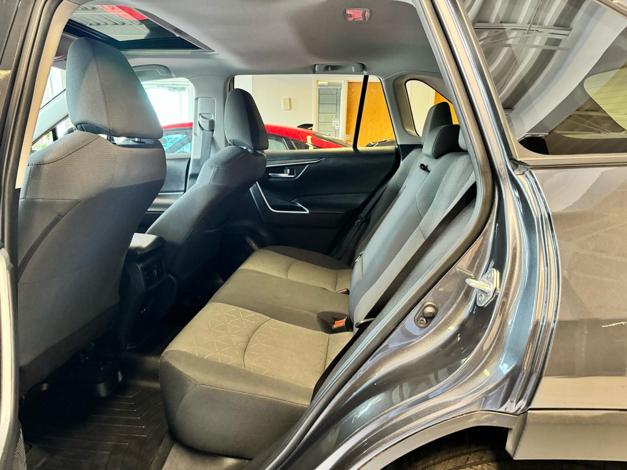 Toyota RAV4 XLE AWD (Natl) 2021