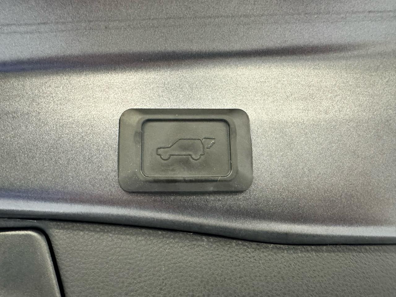 Toyota RAV4 XLE AWD (Natl) 2021