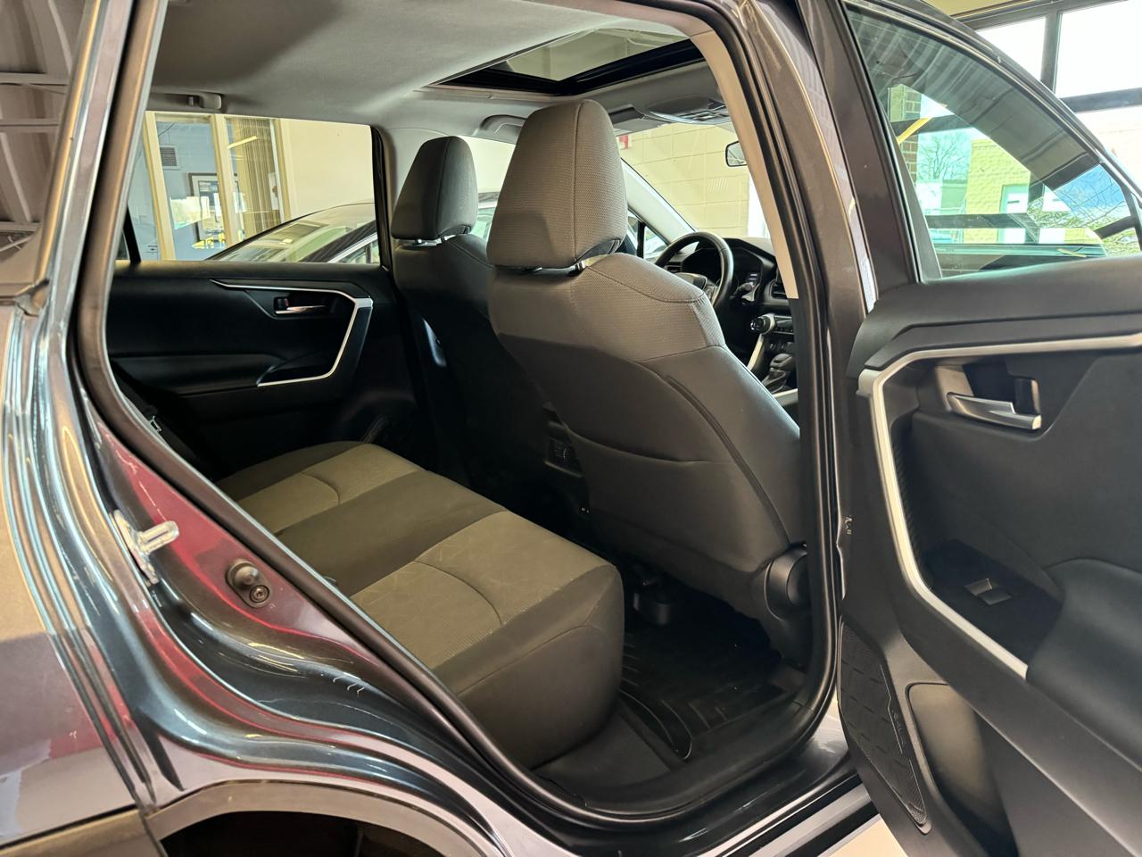 Toyota RAV4 XLE AWD (Natl) 2021