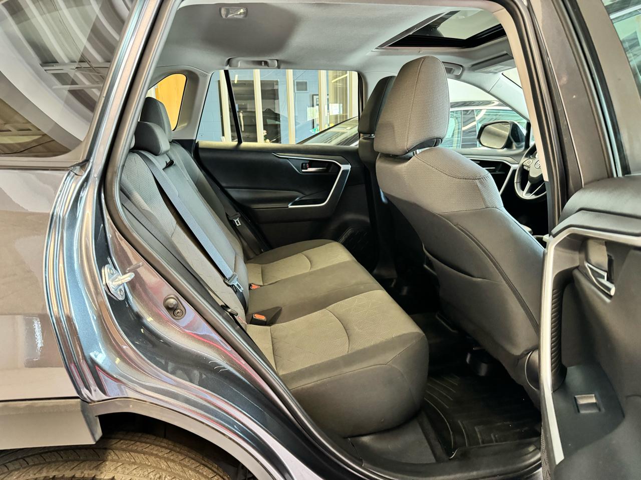 Toyota RAV4 XLE AWD (Natl) 2021